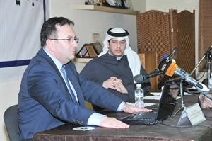سعد العدواني وديلدريم اثناء الندوة
