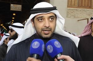 الشيخ محمد العبدالله متحدثا للصحافيين﻿
