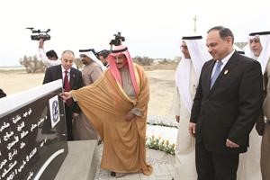 الشيخ د ابراهيم الدعيج يضع حجر الاساس لمستشفى الاحمدي