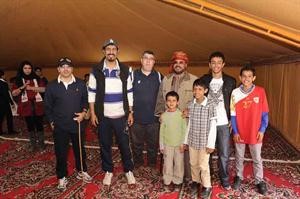 الشيخ علي الخالد مع السفير العماني الشيخ سالم المعشني والسفير الجزائري خميس العريفي وبعض الحضور