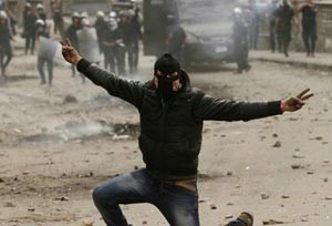 بعد ظهور جماعات العنف كـ «البلاك بلوك» وغيرها.. هل فقدت الثورة المصرية سلميتها؟