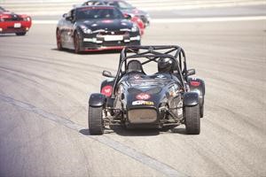 احدى السيارات المشاركة لـ GulfRun في حلبة البحرين