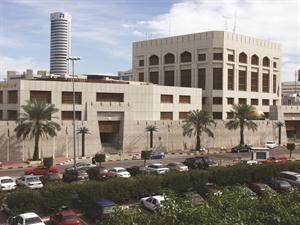 «المركزي» يصدر قراراً بتقديم التأمين الصحي لموظفيه اعتباراً من إبريل المقبل