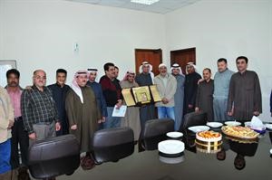 درع تكريمية الى احمد الشريدة
