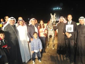 فرحة الاسطبل الفائز بالمهرجان مع باقي المشاركين
