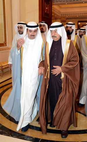 صاحب السمو الملكي الامير الشيخ خليفة بن سلمان والرئيس علي الراشد