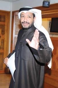 فيصل الدويسان متجها لتقديم صحيفة استجواب وزير الداخلية