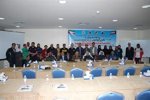 عبيد العصيمي مع المتدربين والمحاضرين
