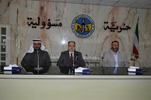 مايوليزي متحدثا في المؤتمر الصحافي قاسم باشا
