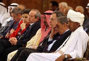 مصطفى عثمان اسماعيل وعمرو موسى وفؤاد السنيورة والشيخ دمحمد الصباح ونجيب ساويرس وحنان عشراوي﻿