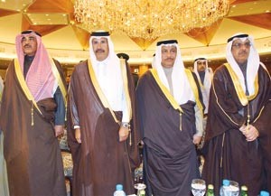 سمو رئيس الوزراء الشيخ جابر المبارك ومبارك الخرينج والشيخ حمد بن جاسم ال ثاني والشيخ صباح الخالد خلال افتتاح المؤتمر 	محمد خلوصي