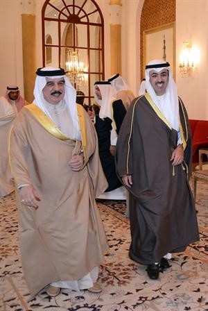 جلالة الملك حمد بن عيسى ال خليفة والرئيس علي الراشد﻿