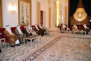 جلالة ملك البحرين الشيخ حمد بن عيسى ال خليفة خلال استقباله رئيس مجلس الامة علي الراشد والوفد المرافق له﻿