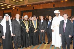 جاسم الخرافي متوسطا سفراء الاردن والعراق وعمان وبعض الحضور	 انور الكندري﻿