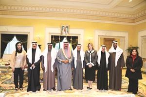 سمو نائب الامير وولي العهد الشيخ نواف الاحمد خلال لقائه رئيس واعضاء بيت الكويت للاعمال الوطنية
