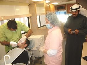 فحص اسنان احد موظفي النفط﻿