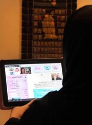 "خاطبة نت" تزاحم الوسائل التقليدية للزواج في السعودية 