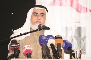 د عبدالمحسن الخرافي خلال محاضرته عن الوطنية والوسطية