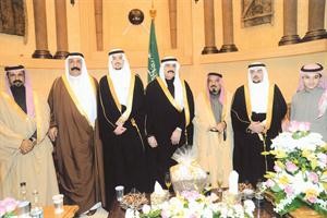الشيخ فرحان الجربا وعلي الصلال ومحمد الفراج ومتعب المايج يباركون﻿