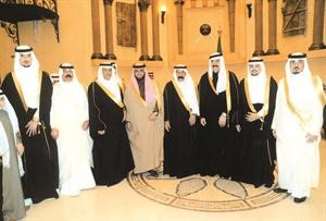 الشيخ فرحان الفيصل مباركا لاسرة العجل﻿