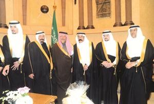 صاحب السمو الملكي الامير سلطان بن محمد متوسطا سلطان وعلي ومحمد العجل والمعرسين نايف وعارف العجل﻿