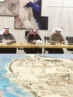 معبدالله العنزي وفرز المطيري ومموسى الصراف خلال الاجتماع