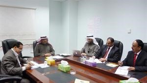 د مطر المطيري خلال المؤتمر الصحافي
