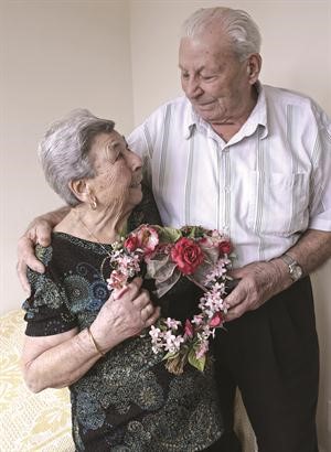 زوجان ايطاليان يحتفلان بالعيد بعد مرور 76 عاما على زواجهما