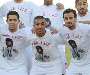 لاعبو الكويت يرتدون فانيلات دعم لزميلهم الموقوف فهد العنزي 	الازرقكوم﻿