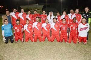 لاعبو فريق بنك الخليج مع الجهازين الفني والاداري﻿
