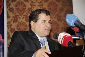 دسالم الشمري متحدثا للحضور
