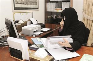 «أنوثة» المرأة في مرمى نيران ضغوط العمل والحياة