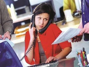 «أنوثة» المرأة في مرمى نيران ضغوط العمل والحياة