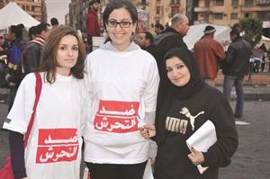 المحامية سارة ونازلي مع الزميلة فوزية
