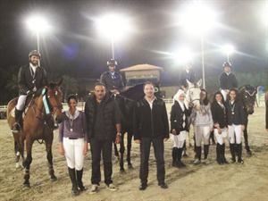 خالد الخرافي والهنيدي ودينا المطوع مع الفرسان الفائزين