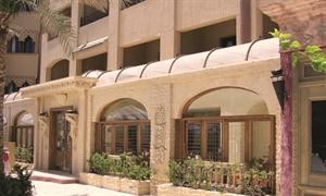 للفخامة والرقي عنوان هو Chapeau