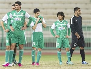 لاعبو العربي غير مصدقين انهم تعرضوا للخسارة الاولى الازرق كوم
