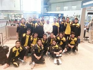 صلاح الشايجي يتوسط الوفد المغادر الى دبي﻿