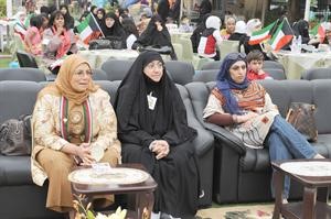دمنيرة الفضلي ودخديجة المحميد خلال اللقاء	 قاسم باشا﻿