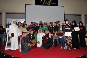 الشيخ سلمان الحمود ودنايف الحجرف يتوسطان المكرمين متين غوزال
