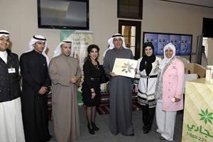 داحمد الفارسي في جناح البنك التجاري سعود سالم