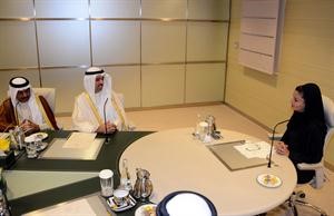 رئيس مجلس الامة علي الراشد يستمع لشرح الشيخة موزة حول مؤسسة قطر للتربية والتعليم﻿