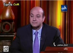 بالفيديو.. متصل زملكاوي يحرج عمرو اديب على الهواء: انت بتخاف من مراتك لميس