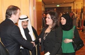 مجنان بوشهري وماشواق المضف تصافحان عمدة لندن﻿