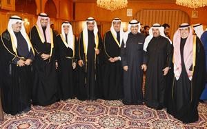 مبارك الخرينج متوسطا عبدالعزيز الخالدي ومجسار الجسار وانور بوخمسين والشيخ داحمد الناصر وانس الصالح والزميل احمد بهبهاني﻿