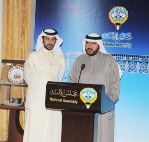  المستجوبان بعد تقديم الاستجواب﻿
