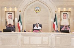 سمو رئيس الوزراء الشيخ جابر المبارك مترئسا جلسة مجلس الوزراء بحضور الشيخ احمد الخالد والشيخ صباح الخالد﻿
