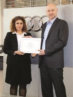 ازهار المؤمن تتسلم شهادة منفذ مبيعات مؤهل﻿