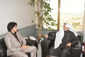علي العليمي متحدثا للزميل عبدالرحمن خالد	متين غوزال﻿