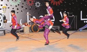 عروض اكروباتية ممتعة للحضور﻿